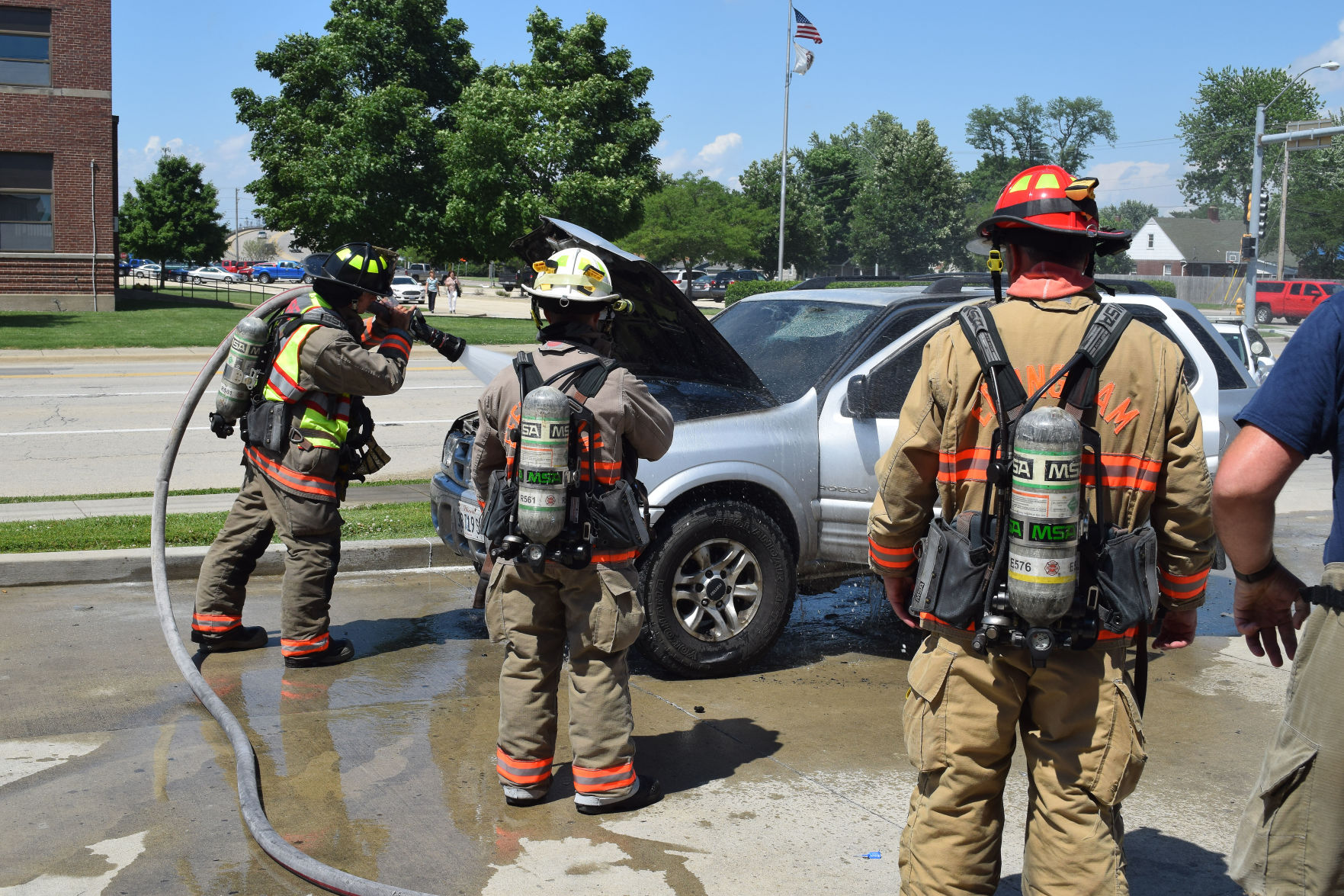 Effingham firefighters respond to vehicle fire